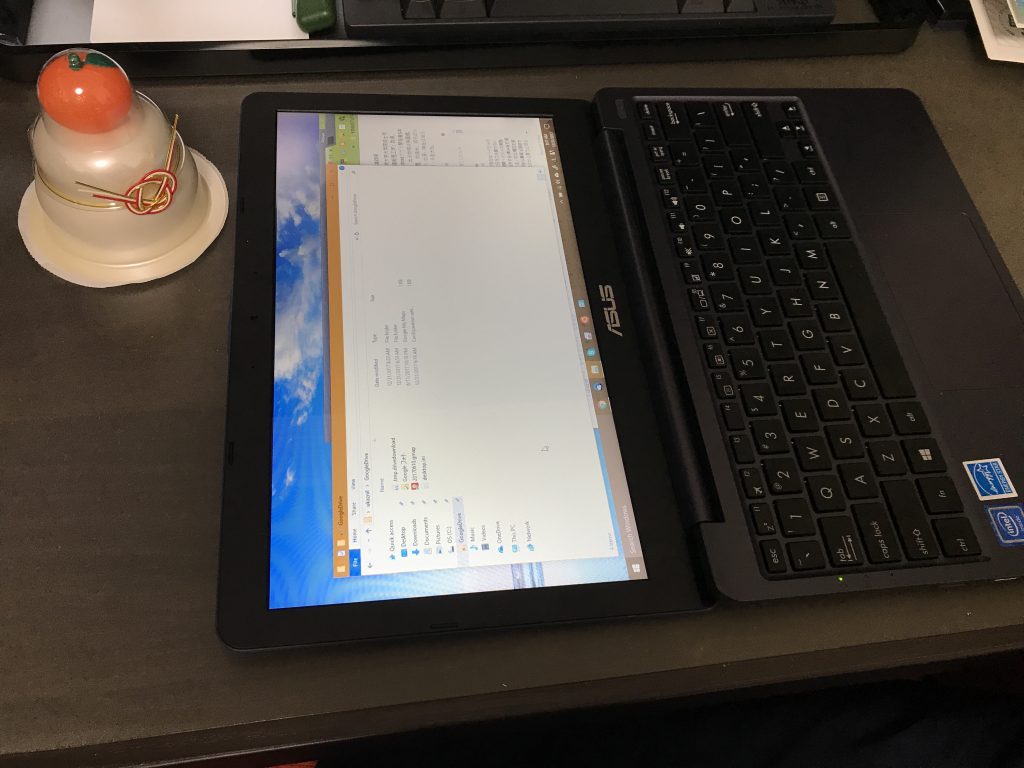開封の儀】ASUS E203NA-YS02（海外モデル）を購入した｜年末のご挨拶│それでも世界はループ！